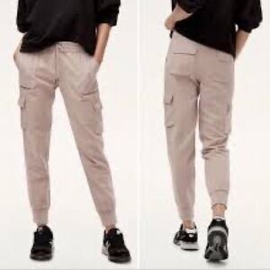 Aritzia community cargo jogger pant. Taupe size xxs.